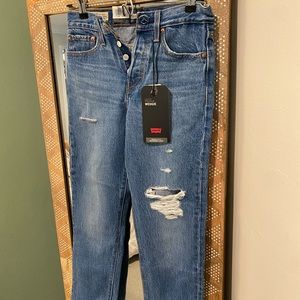 Levi’s “High Rise Wedgie” Straight leg jeans Size 24